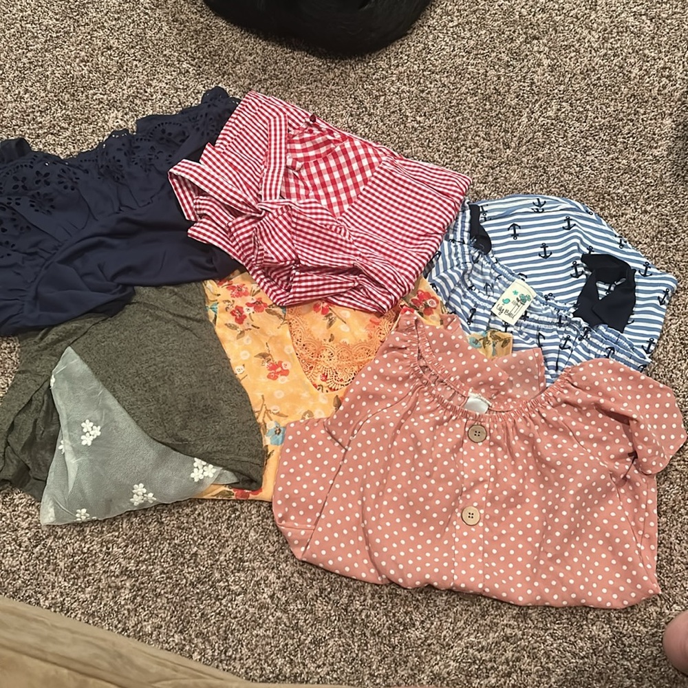 Assorted girls Clothing Bundle (6 tops)